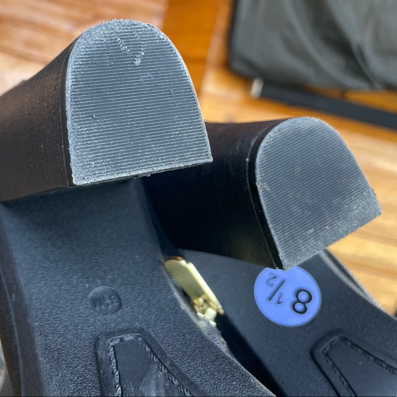 GUESS: Boots lace and buckle ankle boots 4” heels, slight front platform. - Picture 9 of 9